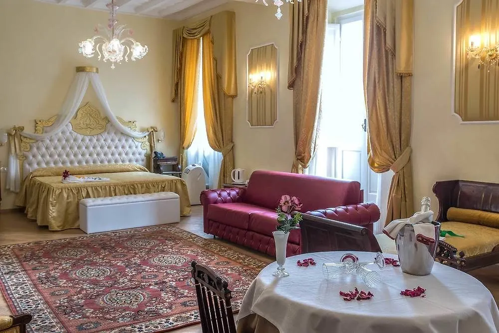 Trevi Rome Suite 3*,