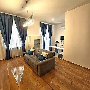 Lux With Parking , Генуя Италия